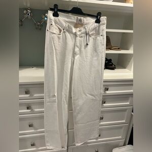 BDG V cute white jeans